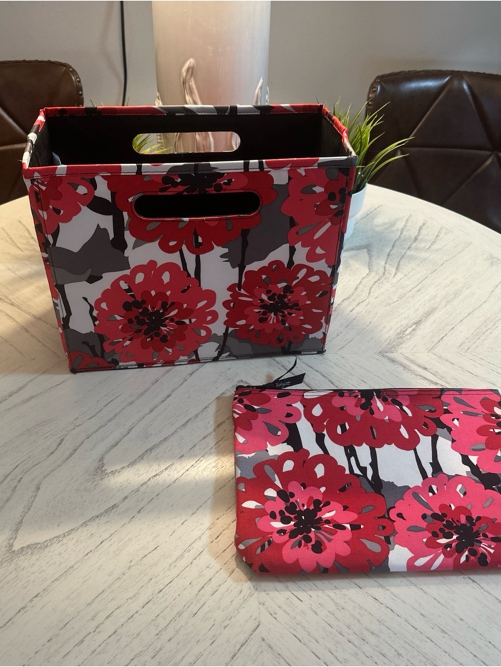 Thirty-one Fold n File w/ Large Pouch - Picture 2 of 4